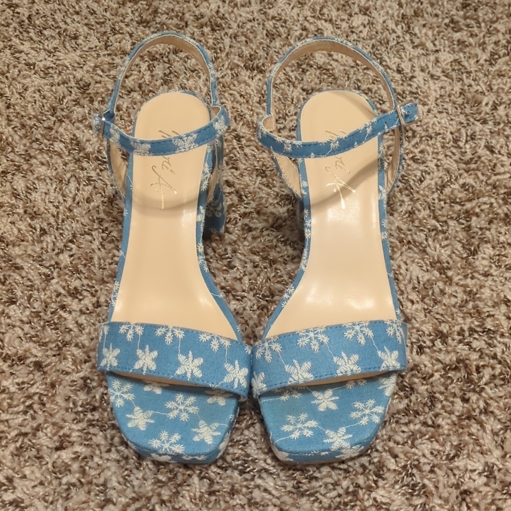 Mari A women's blue daisy print ankle strap block heeled sandals